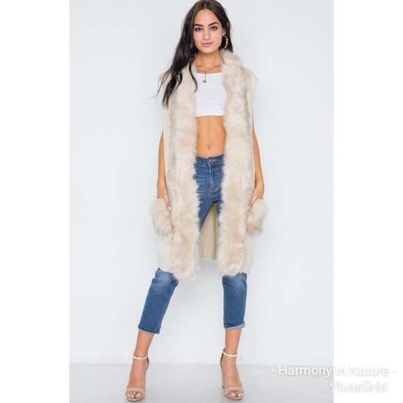 Last 1 🎉Host Pick Ivory Soft Knit Vest Fur Lined - Picture 5 of 8